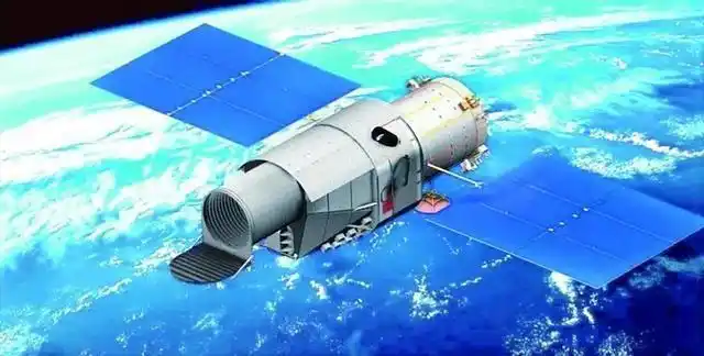 Fibre de carbone dans les panneaux solaires de la station spatiale