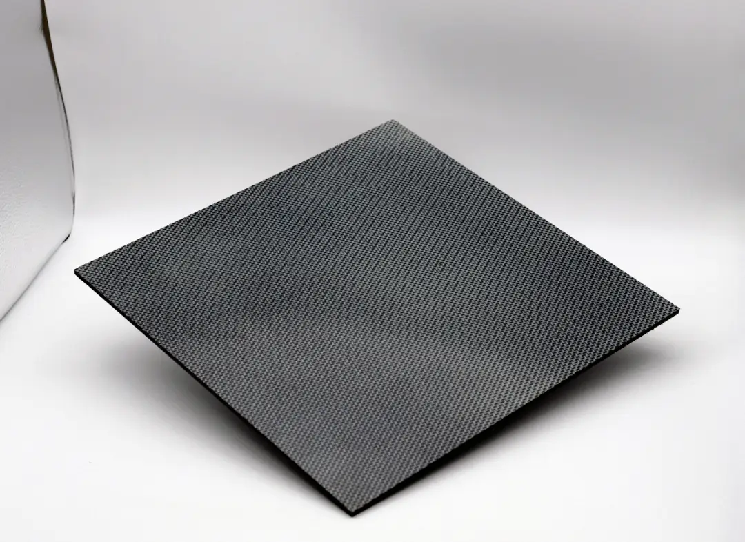 Les applications en expansion des panneaux de fibre de carbone thermoplastique