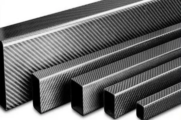 Avantages de la moulure de compression pour les produits en fibre de carbone